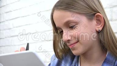 孩子在平板电脑上学习，孩子在学校课堂上写作，十几岁的女孩在学习做，孩子的教育